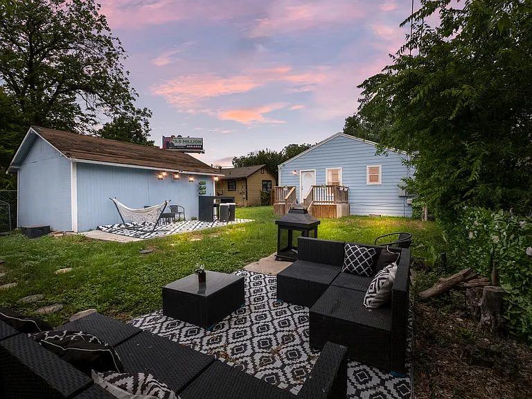 1318 Edison Dr — Photo 16