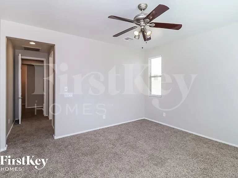 5027 W Saint Catherine Ave — Photo 11