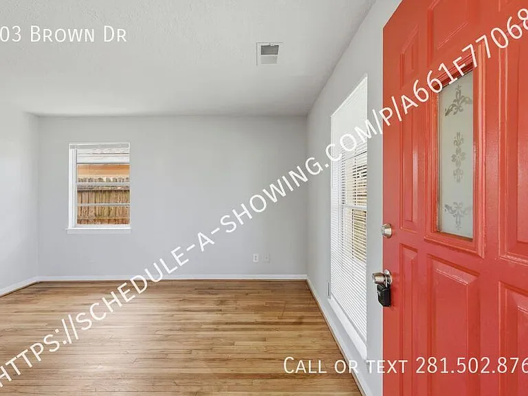 303 Brown Dr — Photo 3