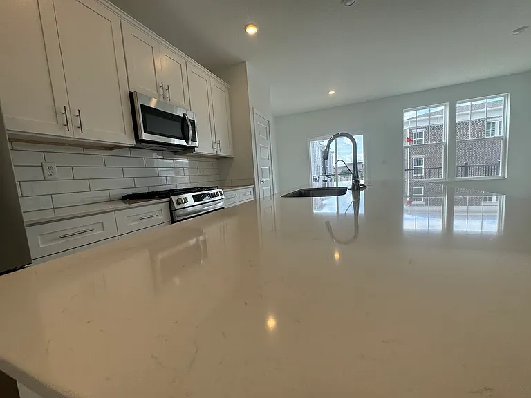 13847 Gatsby Dr — Photo 35