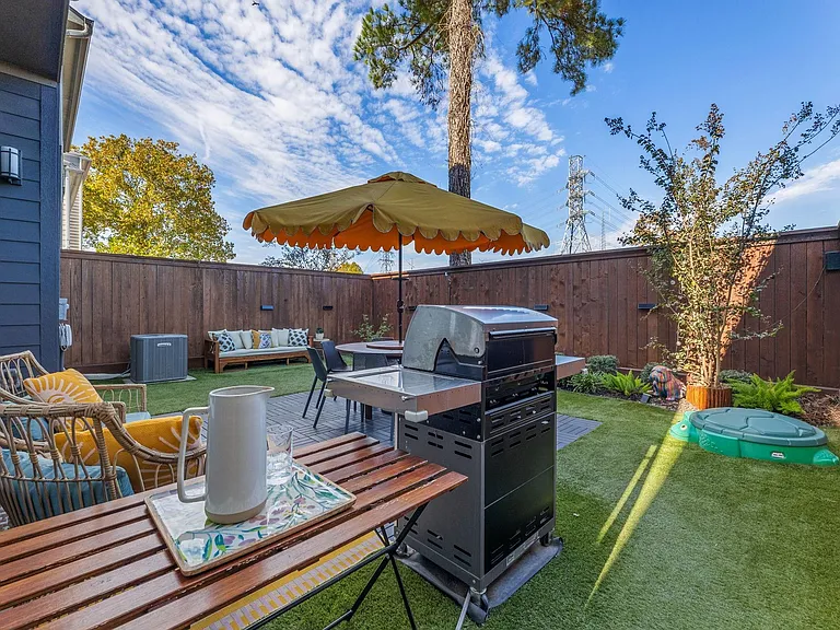 10930 Brambling Wood Dr — Photo 43