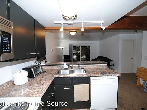 2nd image of 225 Woodridge St