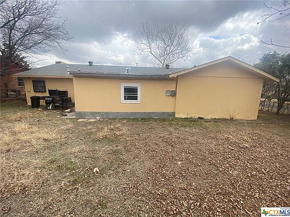 4th image of 2313 Daisy Dr