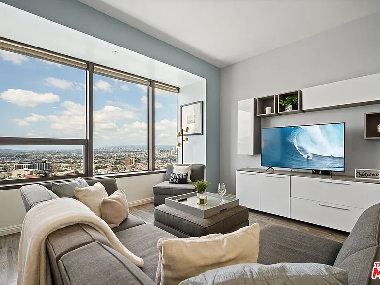 1100 Wilshire Blvd #2201 — Photo 3