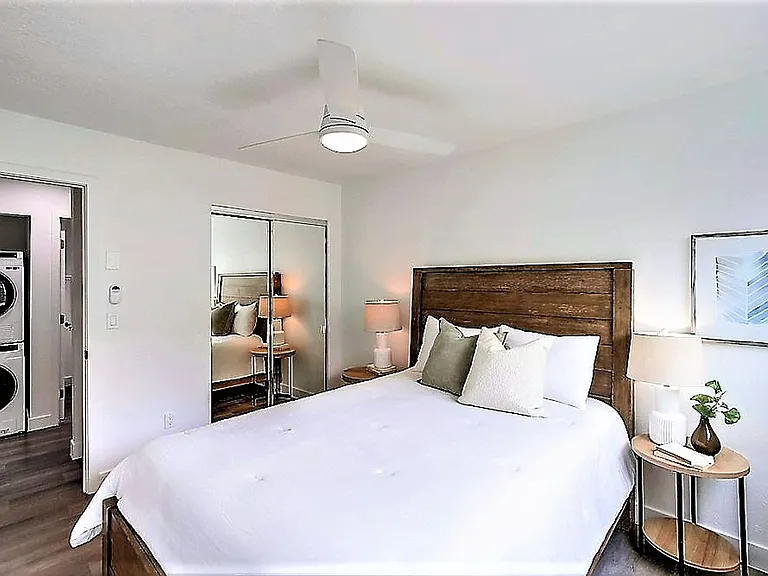 The Magnolia — Photo 18