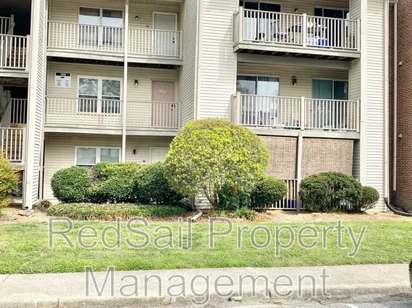 568 Candle Ln APT 204, Newport News, VA 23608
