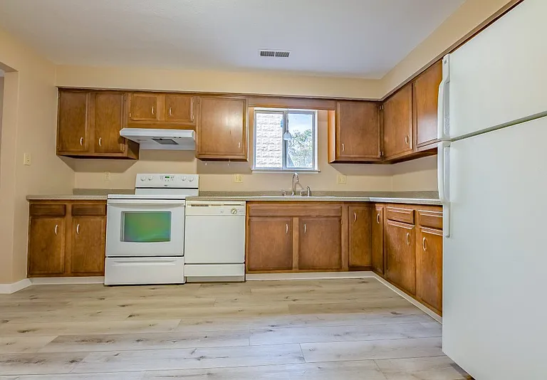 1103 E Samuel Ave — Photo 6