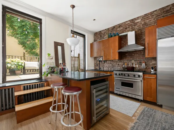 265 Berry Street image 4 of 9