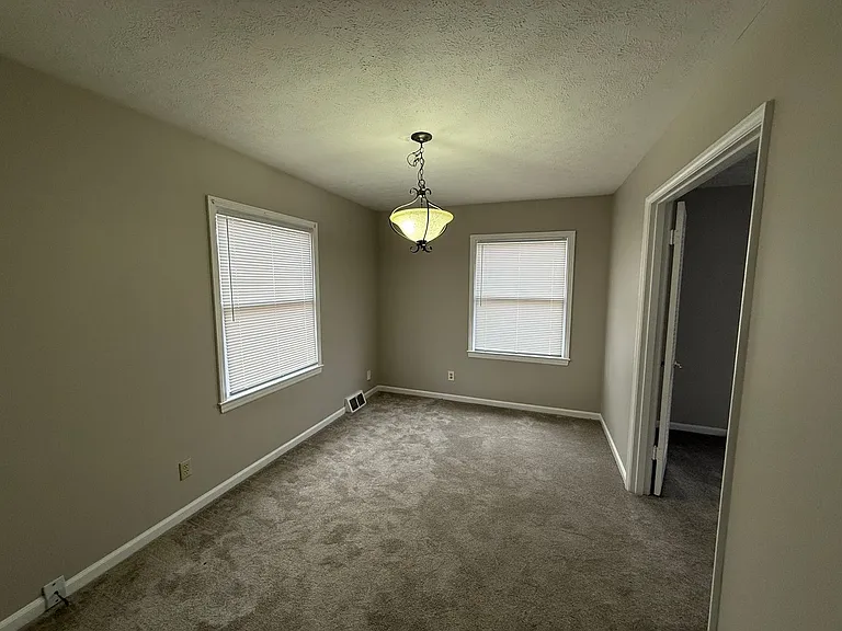 10410 Foxboro Dr — Photo 6