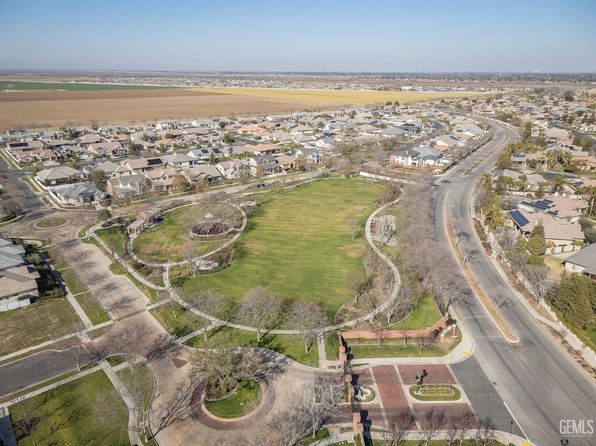 2811 Barrowby St, Bakersfield, CA 93311