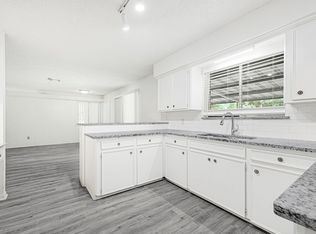 1231 Country Ln, Conroe, TX 77384