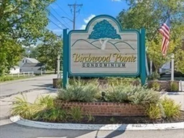 21 Clarks Rd APT 204, Amesbury, MA 01913