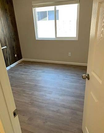 5th image of 10857 Deering St