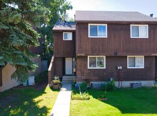 Ermineskin Town Mews, Edmonton, AB T6J 4J3