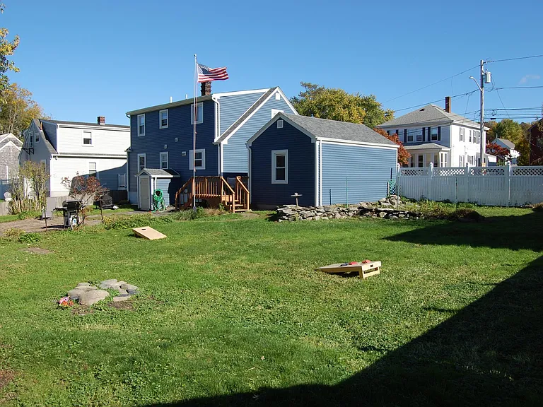15 Doran Ave — Photo 2