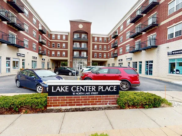 10 N Lake St APT 213, Grayslake, IL 60030