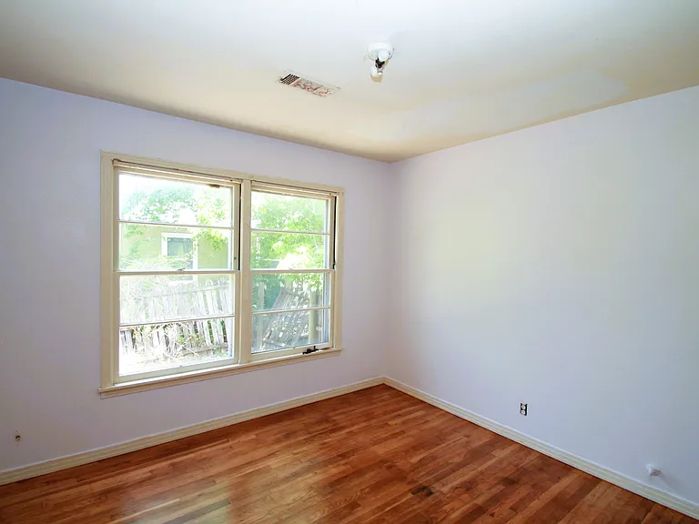 808 Emery St — Photo 17