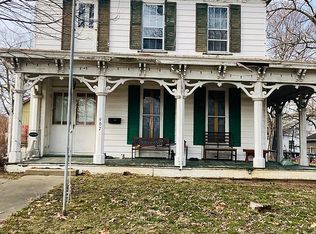 907 3rd St, Henry, IL 61537