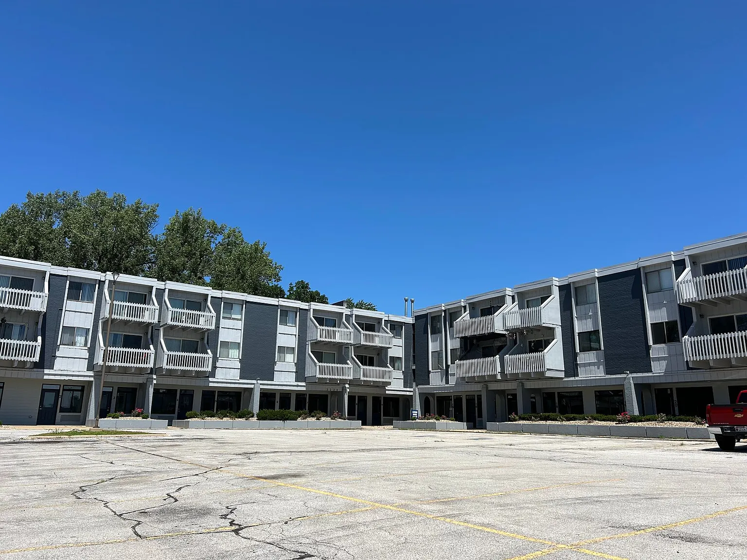Plaza 93 Apartments — Photo 1