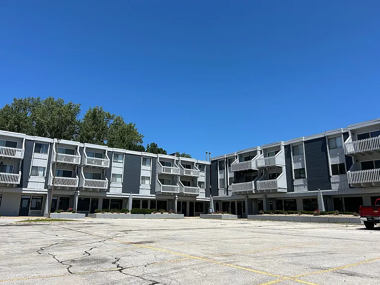 Plaza 93 Apartments — Photo 1