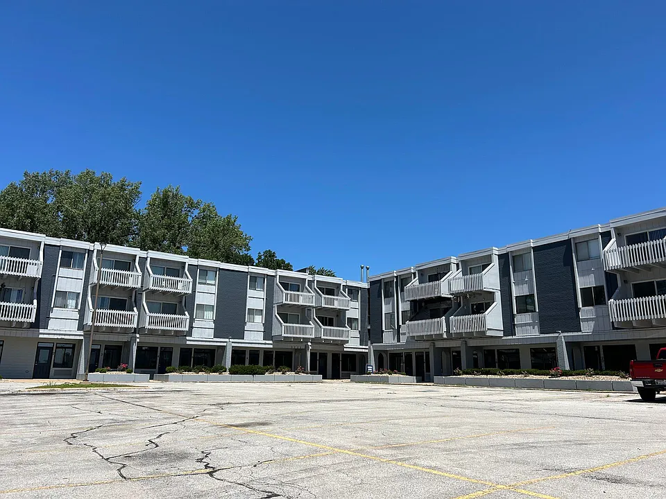 Plaza 93 Apartments