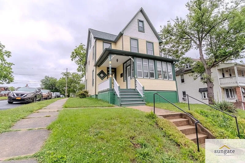 2900 E Strathmore Ave #1