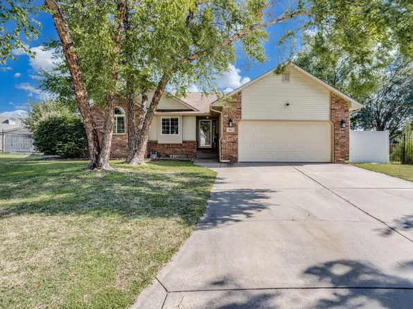 811 Rushwood Ct, Augusta, KS 67010