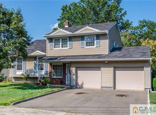 26 Coral Ct, Colonia, NJ 07067