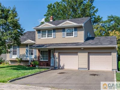 26 Coral Ct, Colonia, NJ, 07067
