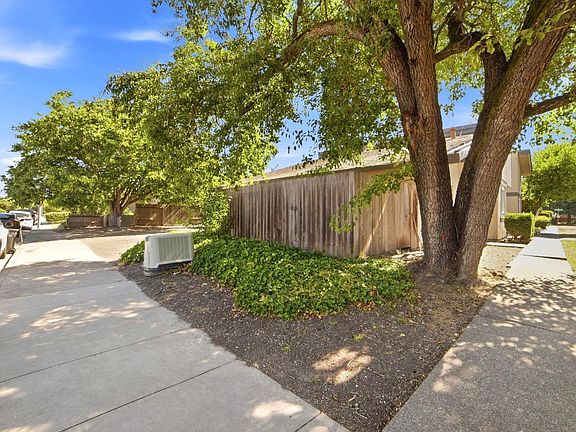 3rd image of 1368 Southwest Boulevard