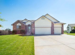 3450 N Lake Ridge Ct, Wichita, KS 67205