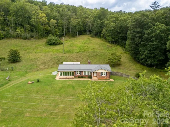 821 Tanasee Gap Rd, Balsam Grove, NC 28708