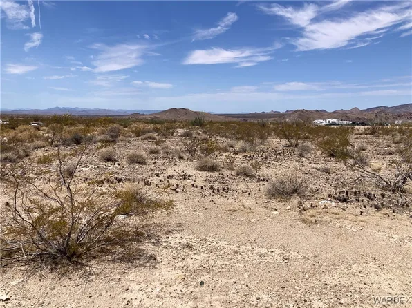 14285 Anegam Rd, Yucca, AZ 86438