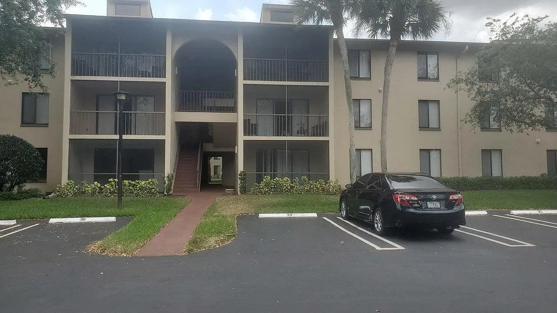 2 bed, 2.0 bath, 1005 sqft, $1,800 — Photo 1