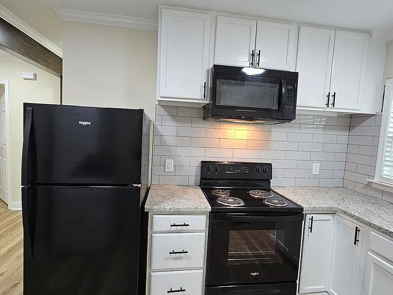 200 Walnut St W — Photo 8