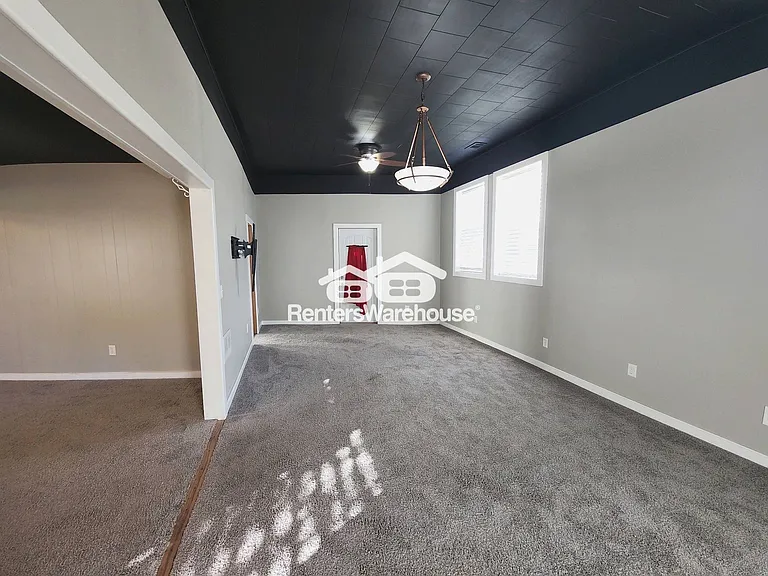 200 N Vine St — Photo 12