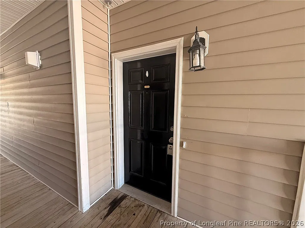 2 bed, 2.0 bath, 1300 sqft, $1,200 — Photo 2