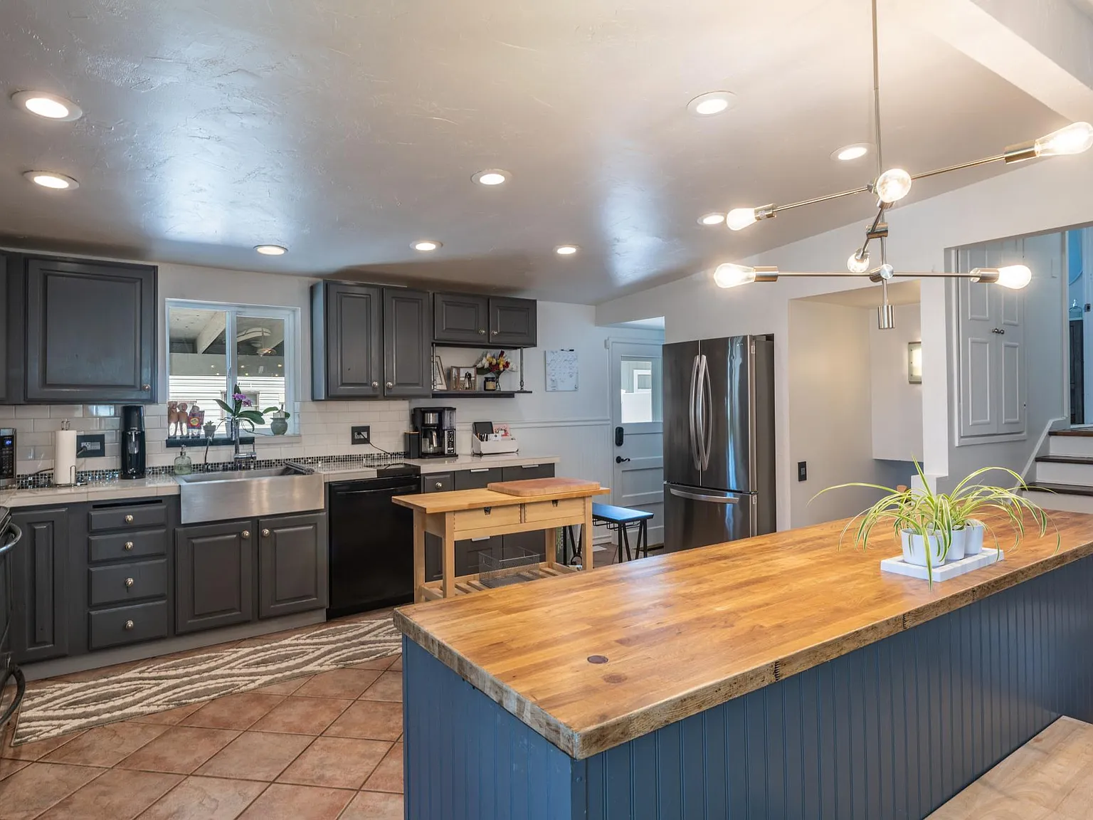4 bed, 1593 sqft, $2,700 — Photo 3