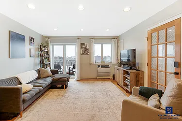 143 Avenue O