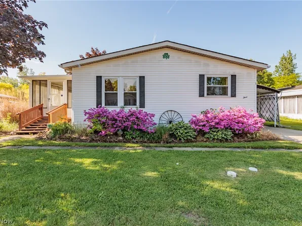 3 Sycamore Dr, Olmsted Falls, OH 44138