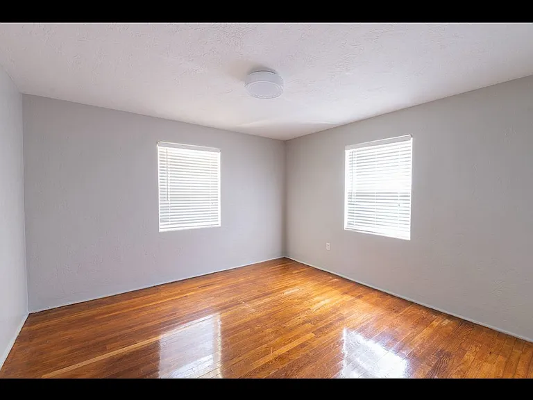 204 S Peninsula Ave — Photo 12