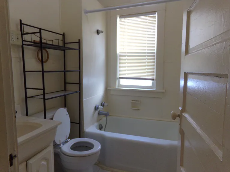 1019 Autumn St — Photo 5