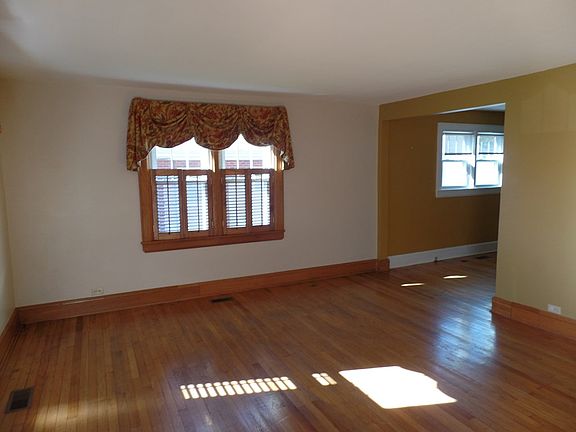 4th image of 483 E Valley St