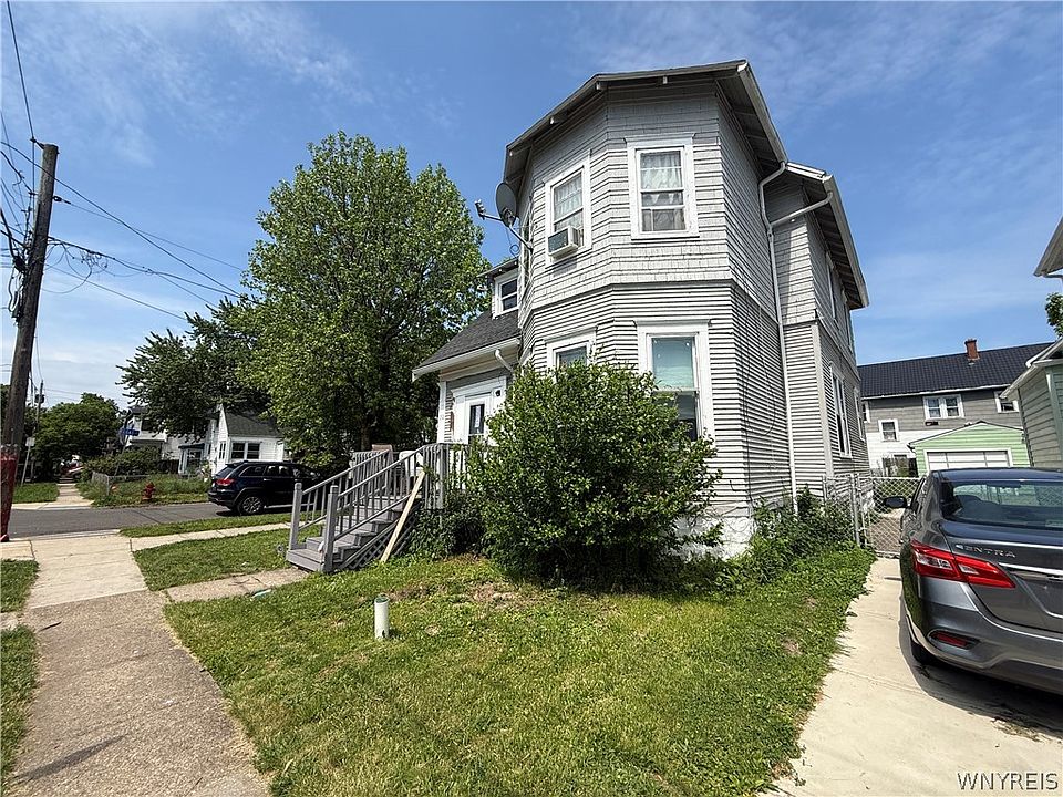 1st image of 32 Wyandotte Ave