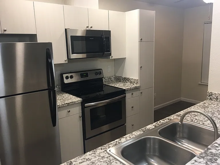 5150 N Valentine Ave — Photo 11