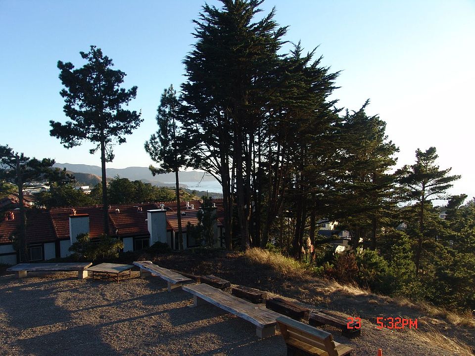 2nd image of 633 Hickey Blvd