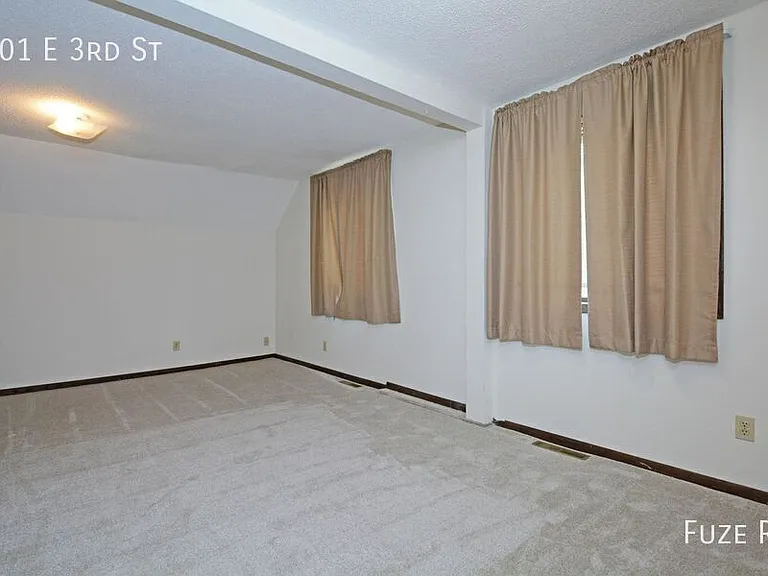 301 E 3rd St — Photo 11
