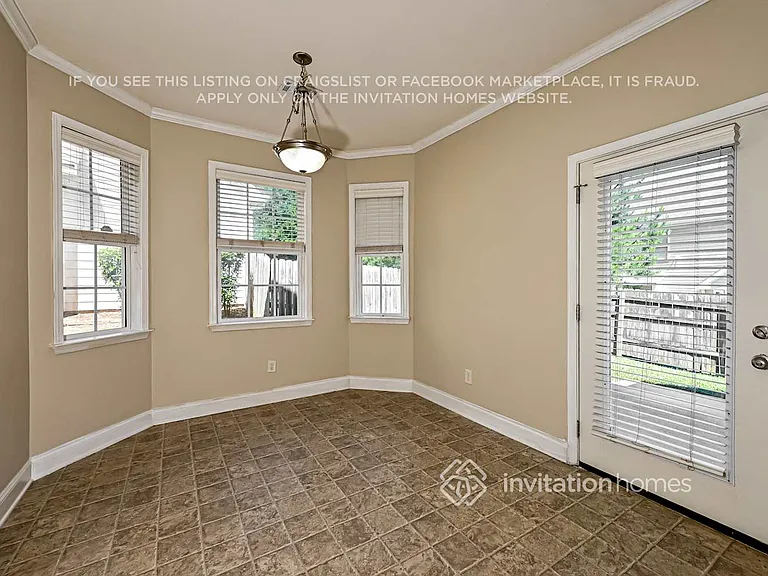 909 Lakeside Ct — Photo 6