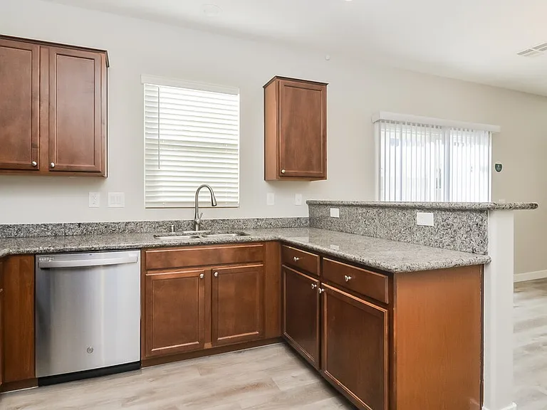 10215 Cougar Crossing St — Photo 9