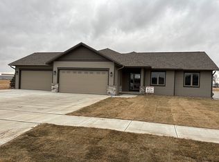 1914 Dakota St, Yankton, SD 57078